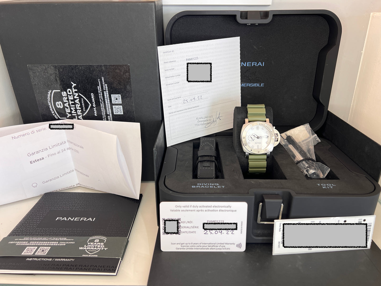 Panerai Submersible Pam 01223