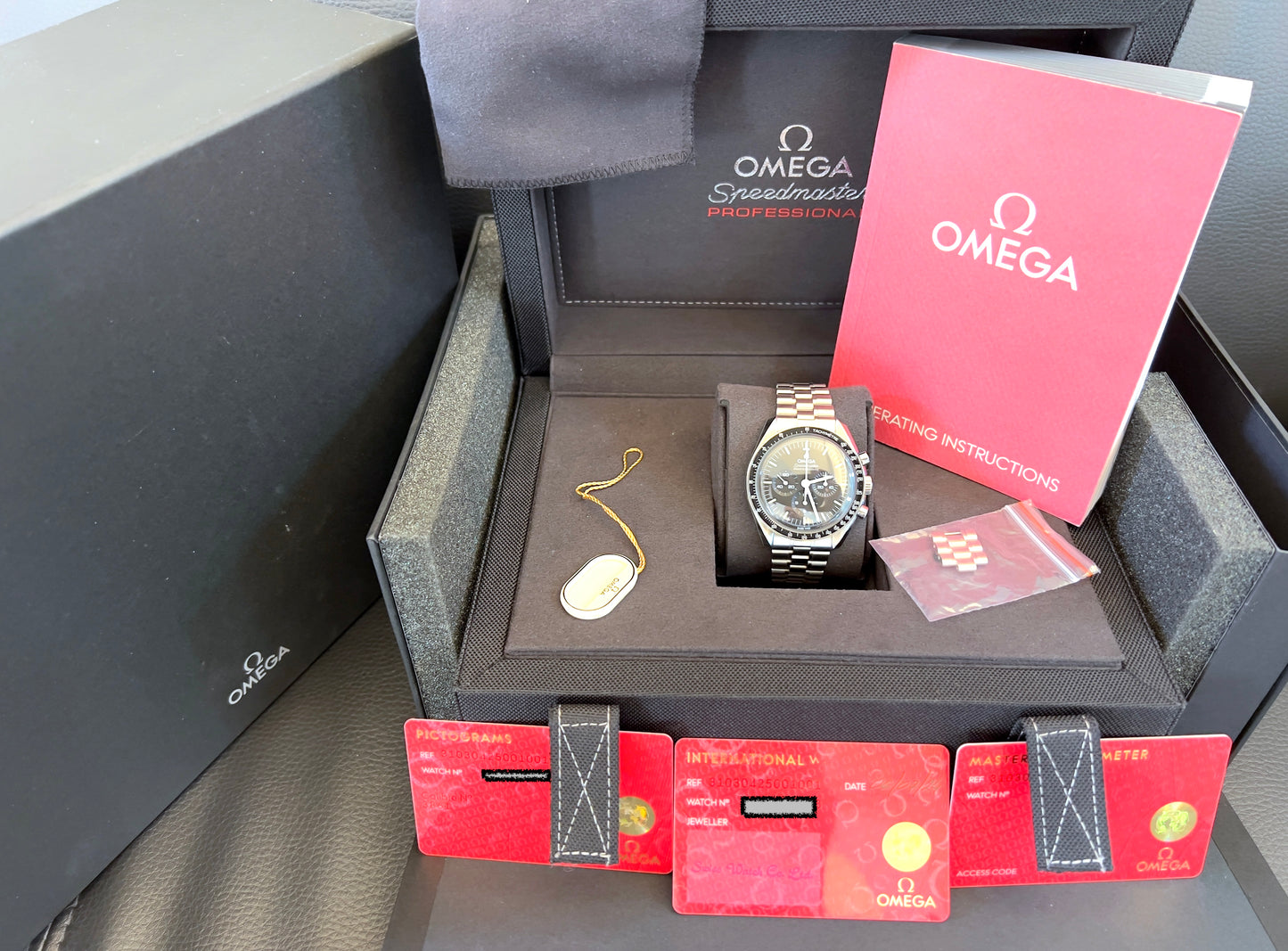 Omega Speedmaster Moonwatch 2024