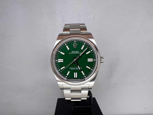 Rolex Oyster Perpetual 41mm GREEN 124300 2023